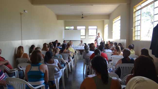 SINTRAM e COMED fazem Secretaria de Educação de Divinópolis revê extinções e cortes de cargos reunio professores